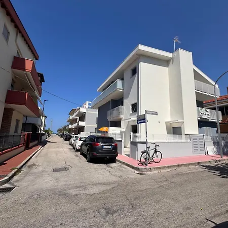 Gina Vacanze アパートホテル *